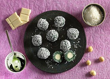 Truffes coco, macadamia, spiruline Truffes coco, macadamia, spiruline